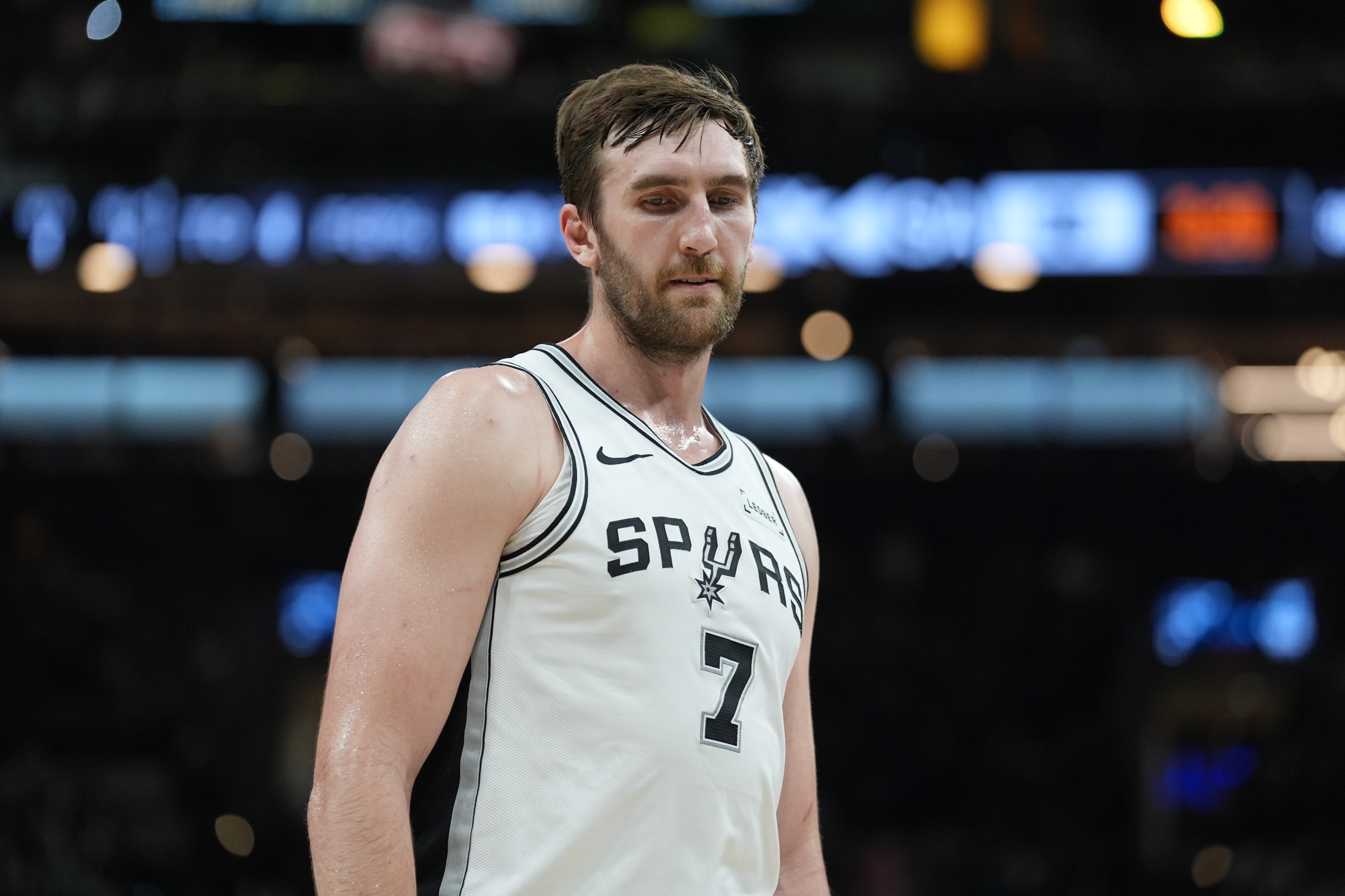 乐鱼网页版登录入口官网-科内特：我顶替文班时的轮换会调 但我们比赛方式和目标始终一致